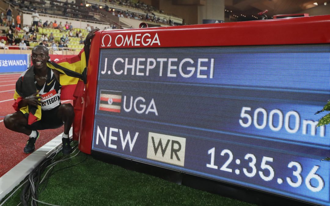 Récord mundial de Cheptegei en 5.000 metros